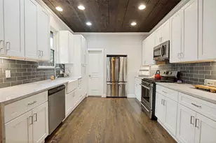 526 S Edgefield Ave, Dallas, TX 75208 - Photo 11
