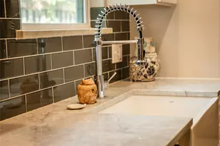 526 S Edgefield Ave, Dallas, TX 75208 - Photo 13