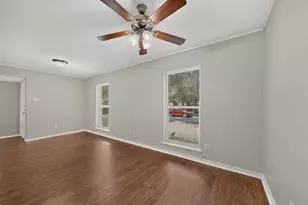 433 Solitude Dr, Garland, TX 75043 - Photo 5