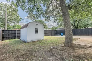 1214 Winterwood Dr, Lewisville, TX 75067 - Photo 35