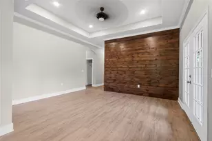 401 S 4th St, Bonham, TX 75418 - Photo 5