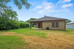 403 S 4th St, Bonham, TX 75418 - Photo 19