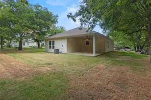 613 S 5th St, Bonham, TX 75418 - Photo 17