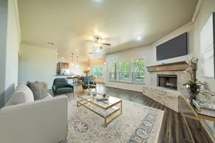 1812 Rockview Dr, Granbury, TX 76049 - Photo 3