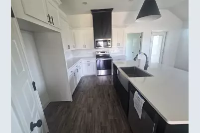 900 Tesslynn Avenue, Godley, TX 76044 - Photo 5