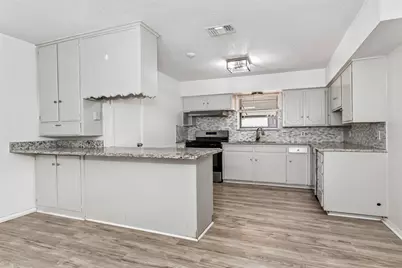 3009 W 11th Street, Irving, TX 75060 - Photo 13