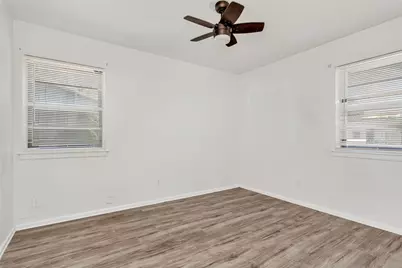 3009 W 11th Street, Irving, TX 75060 - Photo 23