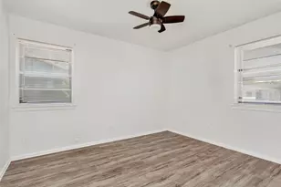 3009 W 11th St, Irving, TX 75060 - Photo 23
