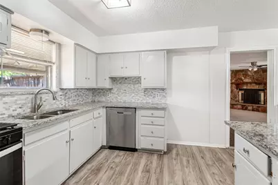 3009 W 11th Street, Irving, TX 75060 - Photo 17