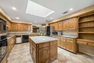 1913 Pecan Ridge Dr, Rowlett, TX 75088 - Photo 5