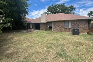 934 Robinwood Dr, Arlington, TX 76017 - Photo 17