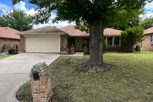 934 Robinwood Dr, Arlington, TX 76017 - Photo 1
