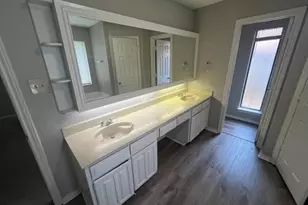 934 Robinwood Dr, Arlington, TX 76017 - Photo 15