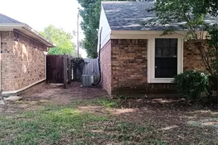 3618 Wentworth Dr, Arlington, TX 76001 - Photo 3