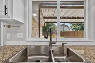 624 Hallvale Dr, White Settlement, TX 76108 - Photo 5