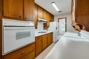225 Glenn Dr, Hurst, TX 76053 - Photo 11