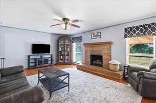 892 Highland Cir, Springtown, TX 76082 - Photo 11