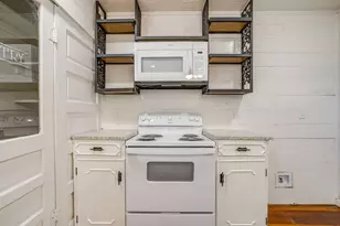 619 W Live Oak St, Jacksboro, TX 76458 - Photo 13