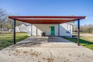 619 W Live Oak St, Jacksboro, TX 76458 - Photo 31