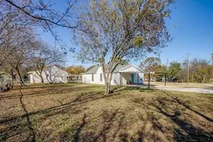 619 W Live Oak St, Jacksboro, TX 76458 - Photo 29