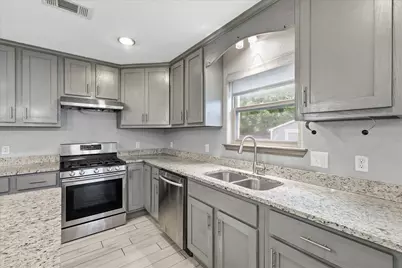 1804 Glenmore Avenue, Fort Worth, TX 76102 - Photo 15