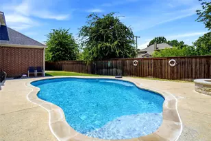 5231 Woodfield Dr, Grand Prairie, TX 75052 - Photo 5