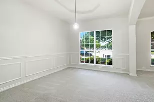 5231 Woodfield Dr, Grand Prairie, TX 75052 - Photo 9