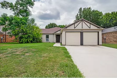 2325 Warwick Avenue, Grand Prairie, TX 75052 - Photo 1
