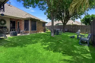 106 Honeysuckle Dr, Justin, TX 76247 - Photo 5