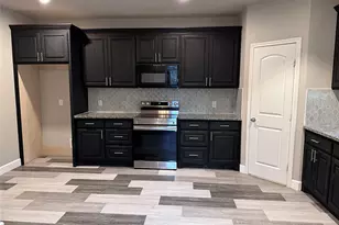729 E Brown St, Cleburne, TX 76031 - Photo 17