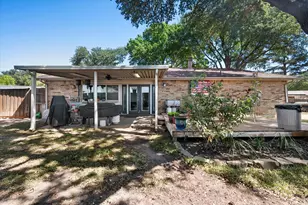 329 E Crossland Blvd, Grand Prairie, TX 75052 - Photo 27