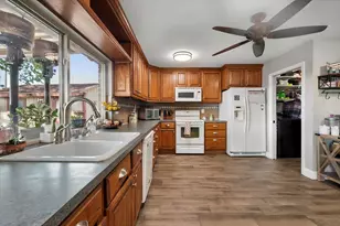 329 E Crossland Blvd, Grand Prairie, TX 75052 - Photo 11