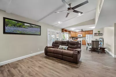 329 E Crossland Boulevard, Grand Prairie, TX 75052 - Photo 5