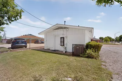 2526 Hillcrest Lane, Grand Prairie, TX 75052 - Photo 23