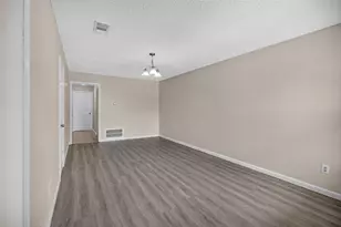 1128 Pleasant Valley Ln, Arlington, TX 76015 - Photo 5