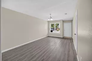 1128 Pleasant Valley Ln, Arlington, TX 76015 - Photo 3