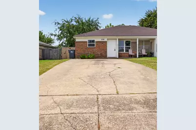 1128 Pleasant Valley Lane, Arlington, TX 76015 - Photo 1