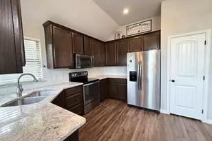 618 E Walcott St, Pilot Point, TX 76258 - Photo 9