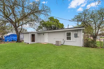 3744 S Hughes Avenue, Fort Worth, TX 76119 - Photo 21