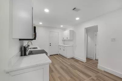 3744 S Hughes Avenue, Fort Worth, TX 76119 - Photo 5