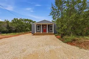 3006 Moon Ct, Granbury, TX 76049 - Photo 3