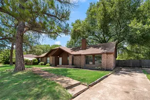 208 E Denton Dr, Euless, TX 76039 - Photo 1