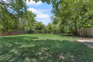 208 E Denton Dr, Euless, TX 76039 - Photo 17