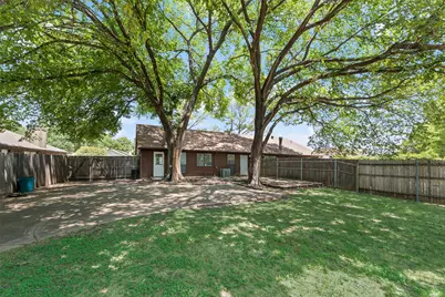 208 E Denton Drive, Euless, TX 76039 - Photo 15