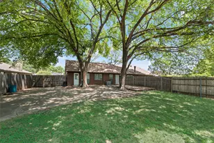 208 E Denton Dr, Euless, TX 76039 - Photo 15