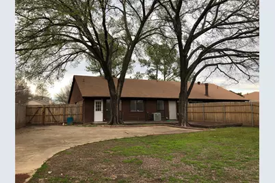 208 E Denton Drive, Euless, TX 76039 - Photo 11