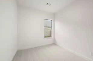 121 Trinity St, Grandview, TX 76050 - Photo 7
