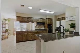 2940 S Creekwood Dr, Grapevine, TX 76051 - Photo 13