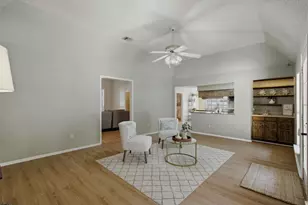 2940 S Creekwood Dr, Grapevine, TX 76051 - Photo 11