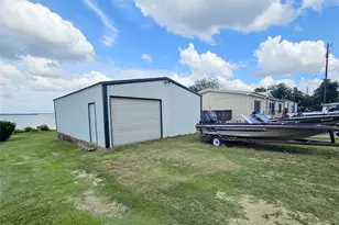 372 Meadow Pond Ct, Runaway Bay, TX 76426 - Photo 7